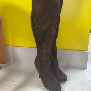 Thigh high brown heels size 7
